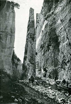 Château de Saône. L'aiguille vue du nord