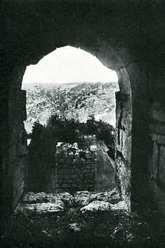Château de Saône. L'intérieur de la poterne